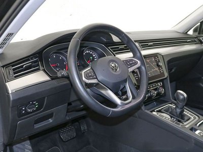 Volkswagen Passat Variant 2.0 TDI SCR 200 CV DSG Executive, Anno - foto principale